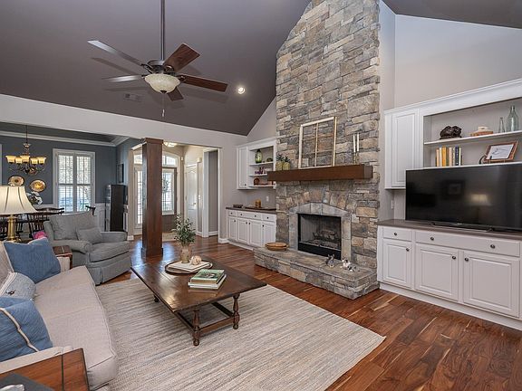 5th image of 409 Wennington Pl