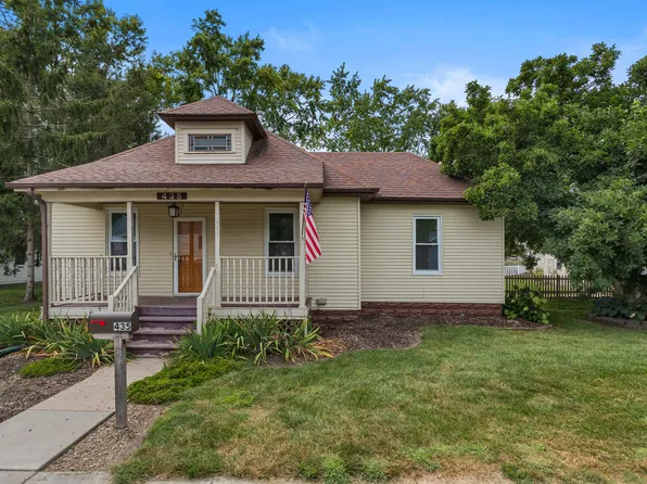 435 S Hamilton St, Monticello, IL 61856