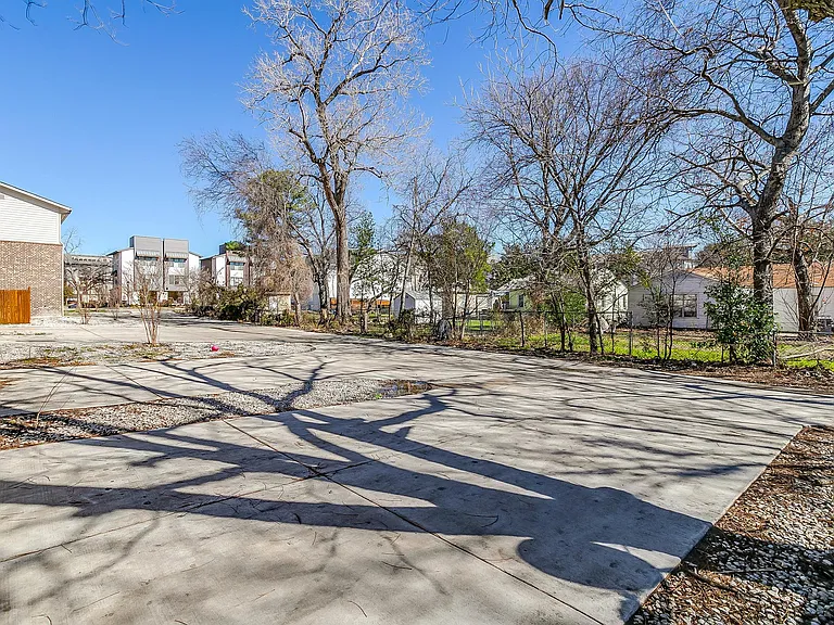 215 Athenia Dr — Photo 22
