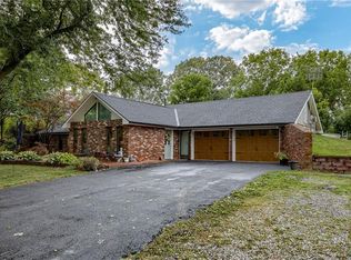 7609 State Route 371 Rd, Saint Joseph, MO 64504