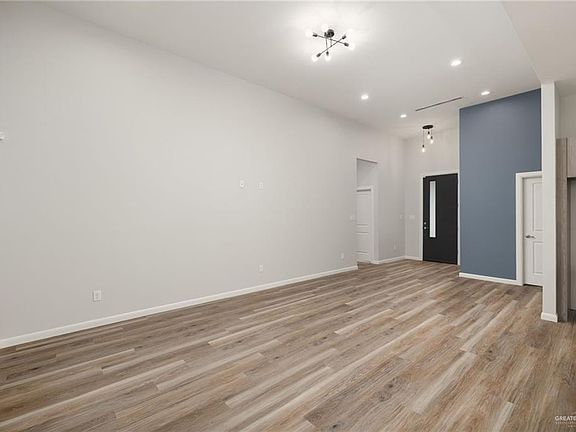 2nd image of 2912 Dhalia Dr