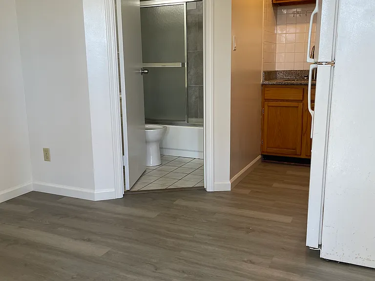 227 Louisburg St #B — Photo 3