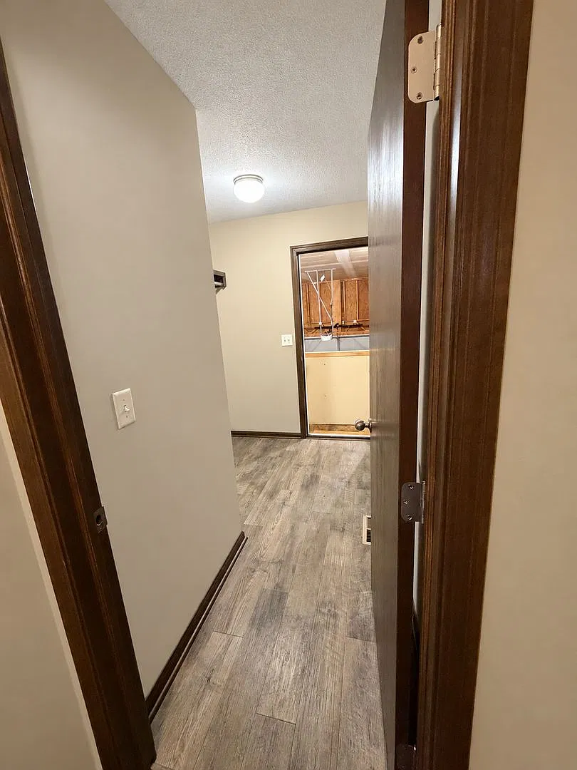 5502 S Meadowview - 5 Bedroom, 3 Bathroom Home with 3-Car Garage - $1,995 — Photo 3