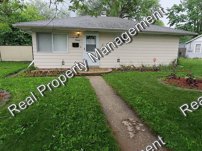 7813 White Oak Ln — Photo 1