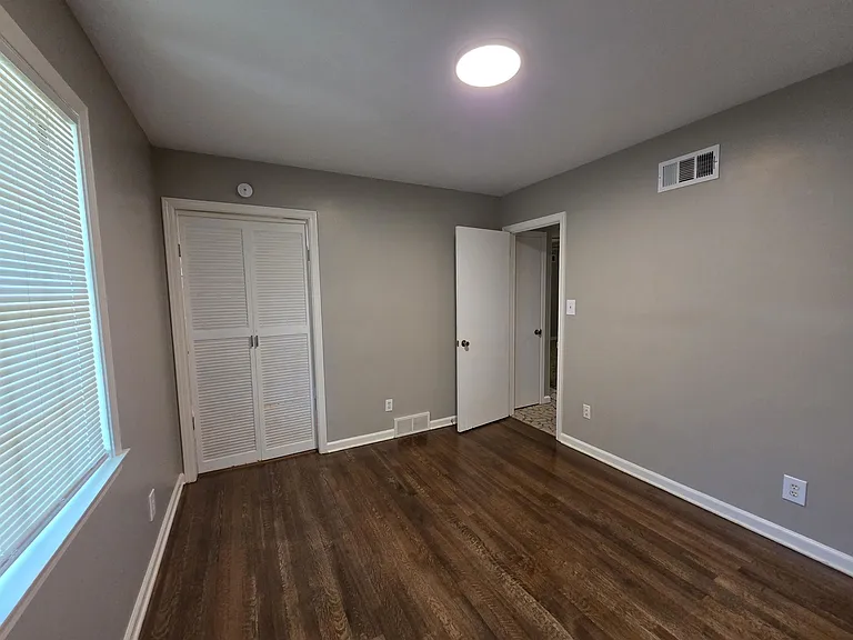 4723 Wooddale Ave — Photo 10