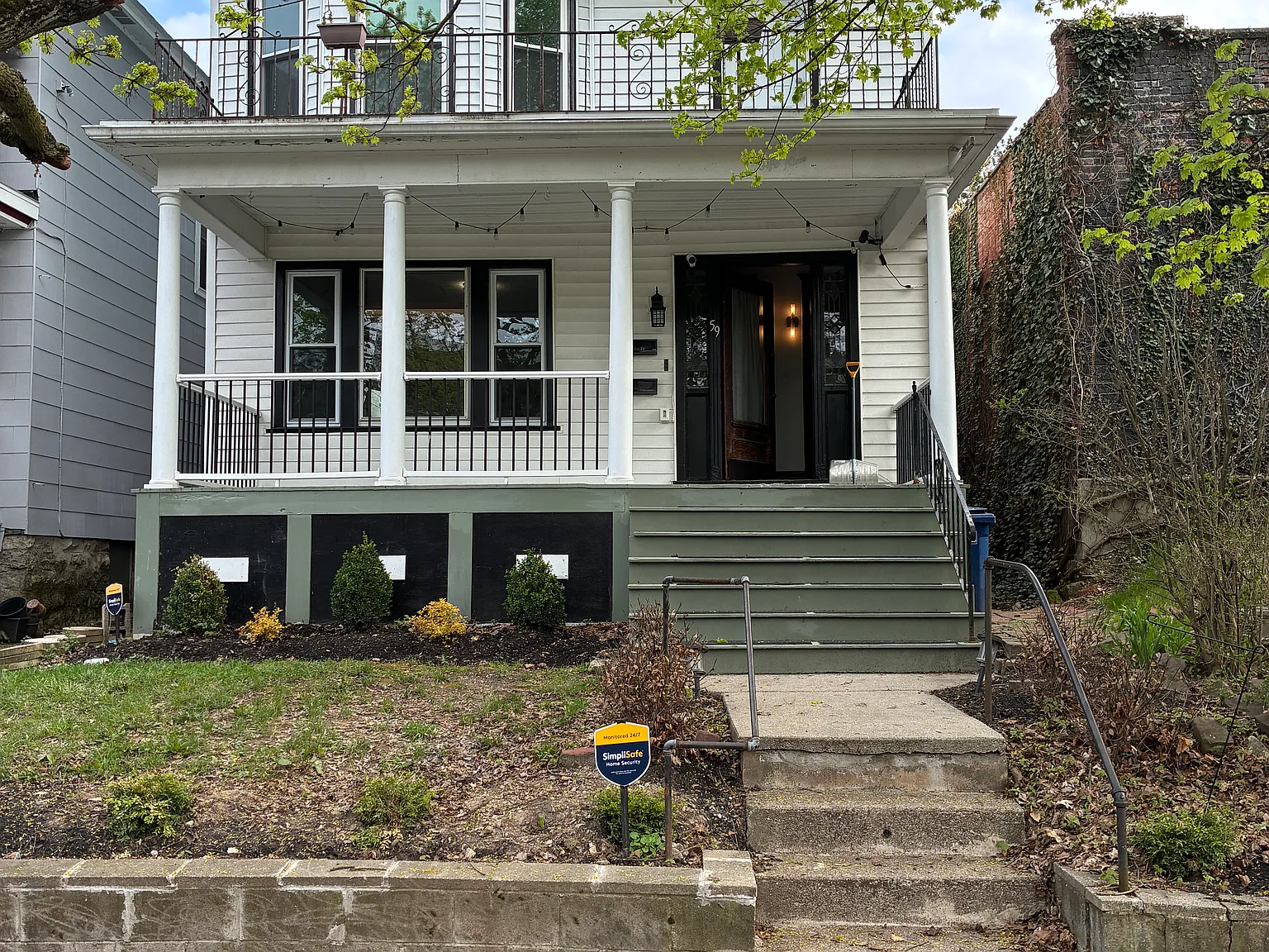 3 bed, 2400 sqft, $1,750 — Photo 1