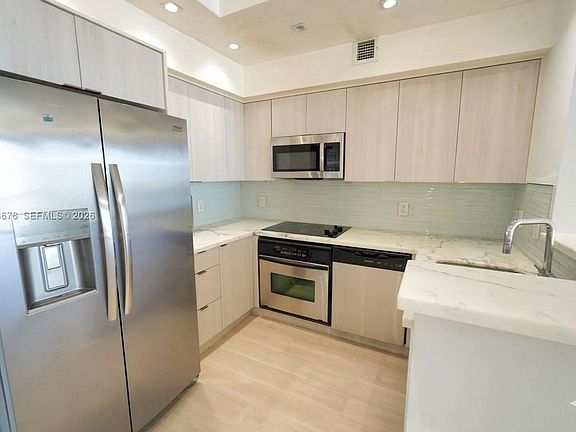 5th image of 325 Biscayne Blvd #3314