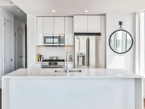 515 West 36th Street image 1 of 27