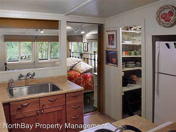 5th image of 10888 Oak Ave