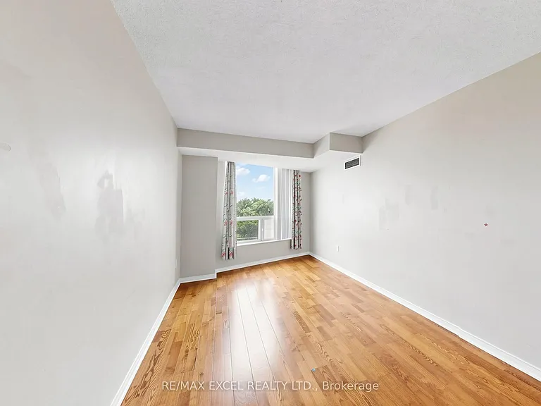 28 Pemberton Ave #706 — Photo 11