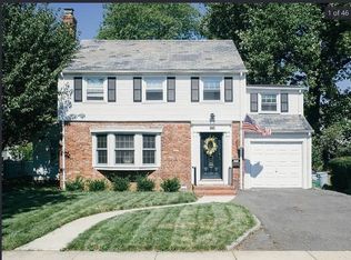 63 Meadow St, Garden City, NY 11530