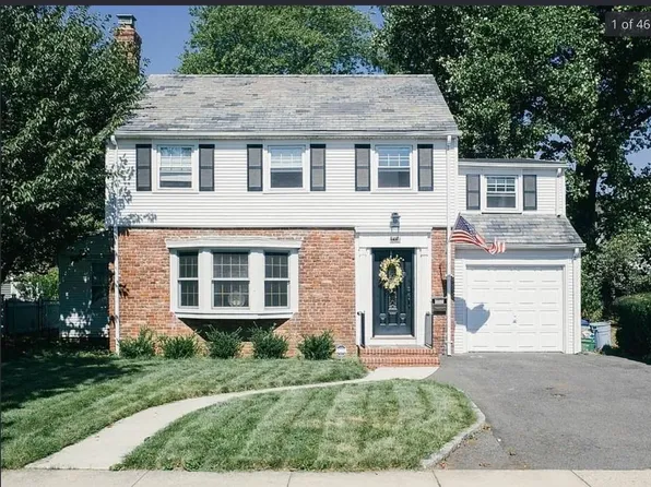 63 Meadow St, Garden City, NY 11530