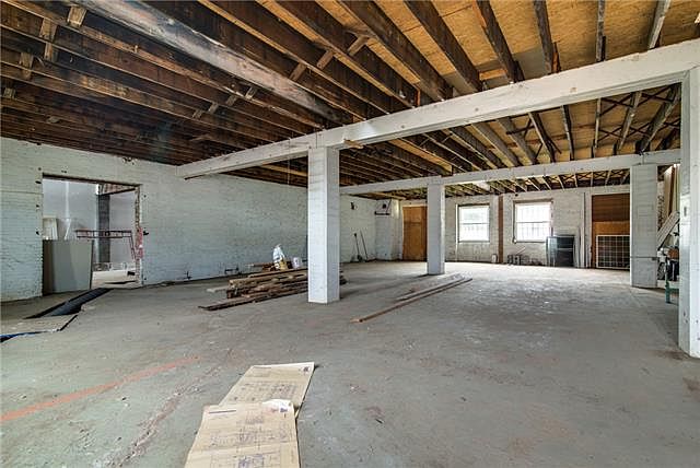 2nd image of 204 W College St #8