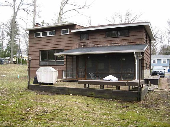 4th image of 41 Woodcrest Dr