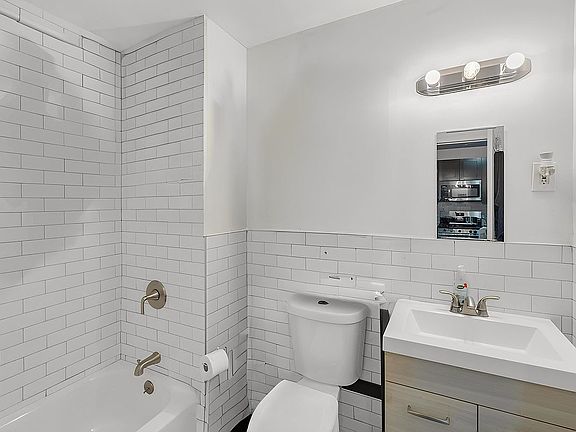 4th image of 397 Communipaw Ave