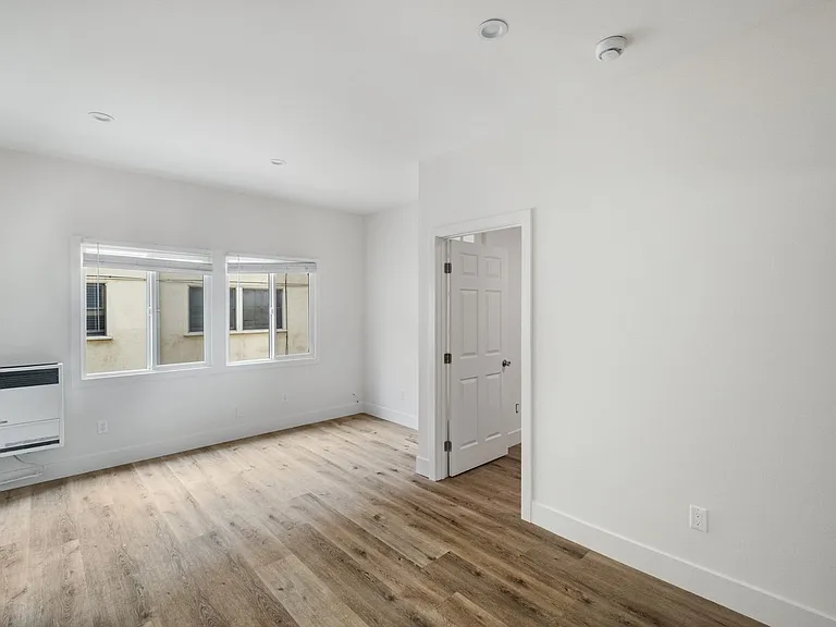 1623 N Mariposa — Photo 47