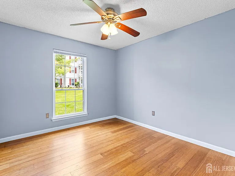 454 Northam Dr — Photo 10