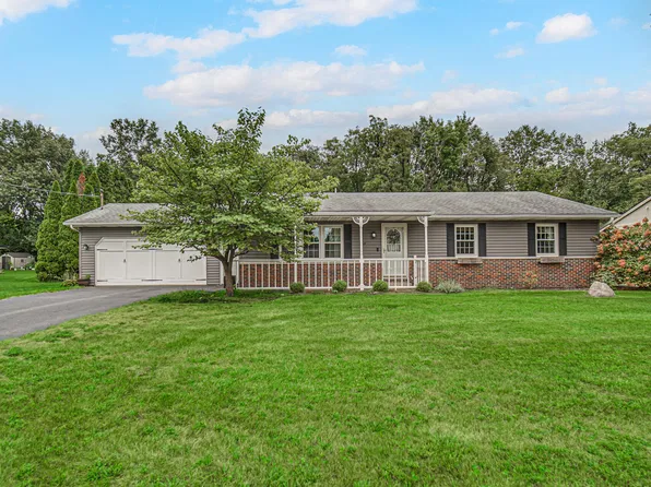 8868 Luann Dr E, Demotte, IN 46310