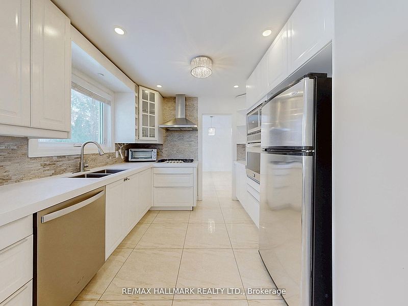 Toronto House for rent - 5 Bedrooms — photo 10