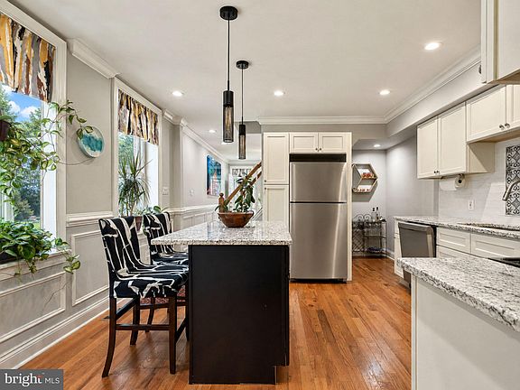 5th image of 29 E Meehan Ave