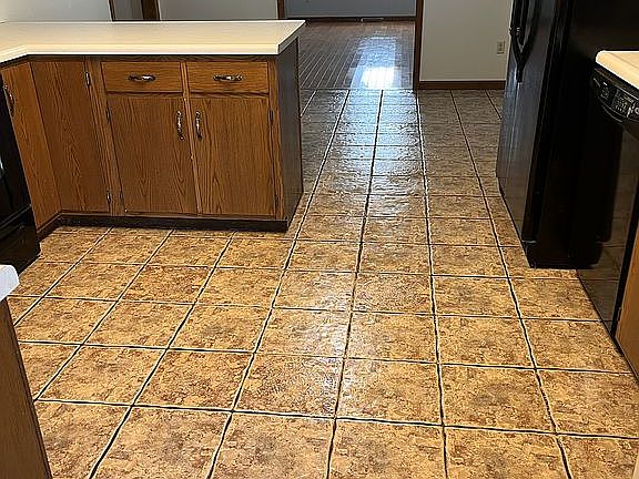 3rd image of 122 S East St