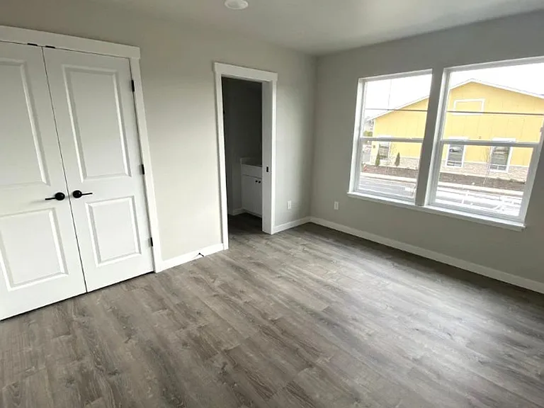 608 Telegraph Rd — Photo 8