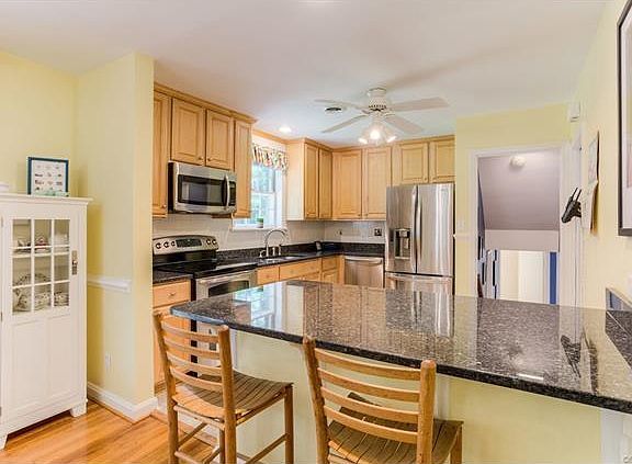 5th image of 215 Roslyn Hills Dr