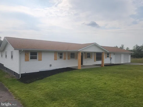 11223 Valley Rd, Berkeley Springs, WV 25411