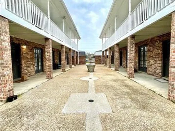 58 Carriage Ln, Destrehan, LA 70047