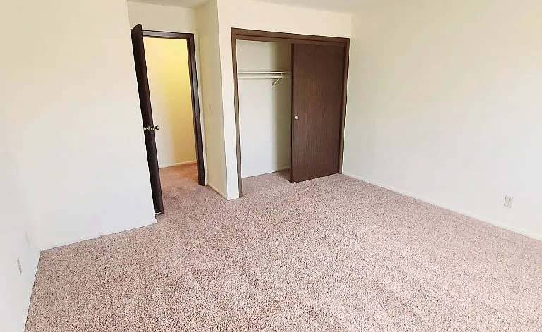 Kimberly Club Apartments — Photo 122
