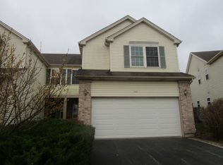 1061 Viewpoint Dr, Lake In The Hills, IL 60156