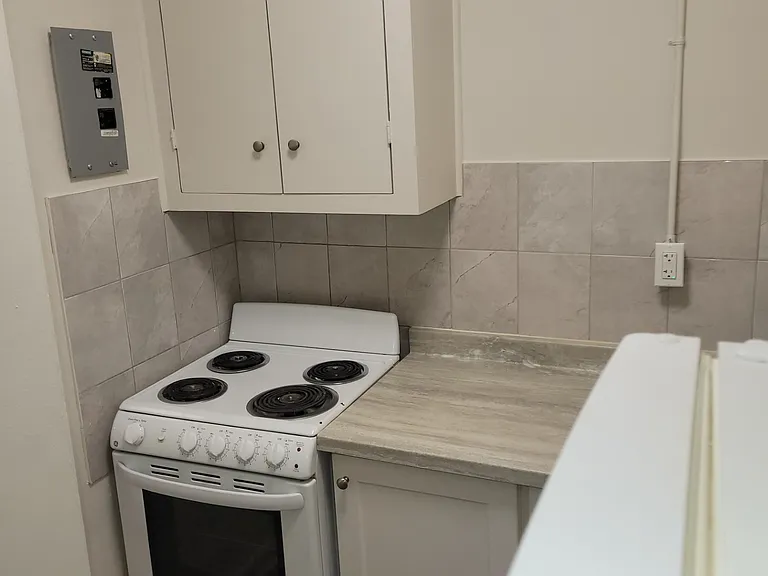 3 Birchlea Ave #1 — Photo 5