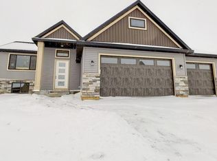 5427 Ridgeview Dr NW, Rochester, MN 55901