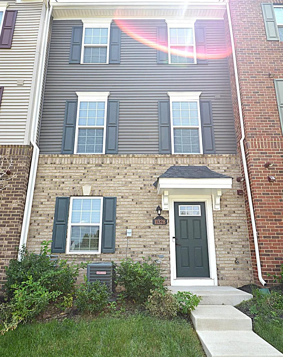 3 bed, 4.0 bath, 1760 sqft, $3,200 — Photo 1