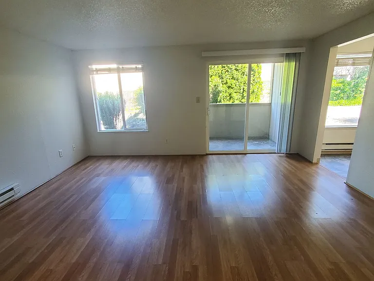 322 9th Ave SE — Photo 4