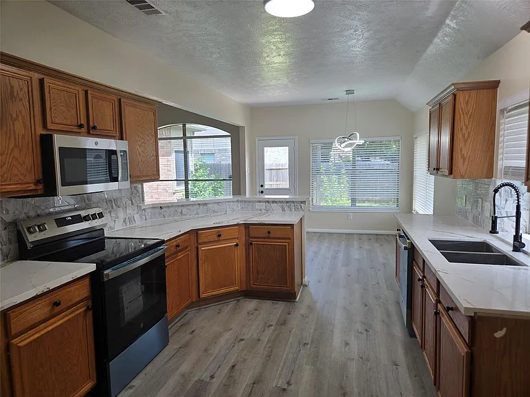 1806 Laurel Bay Dr — Photo 8