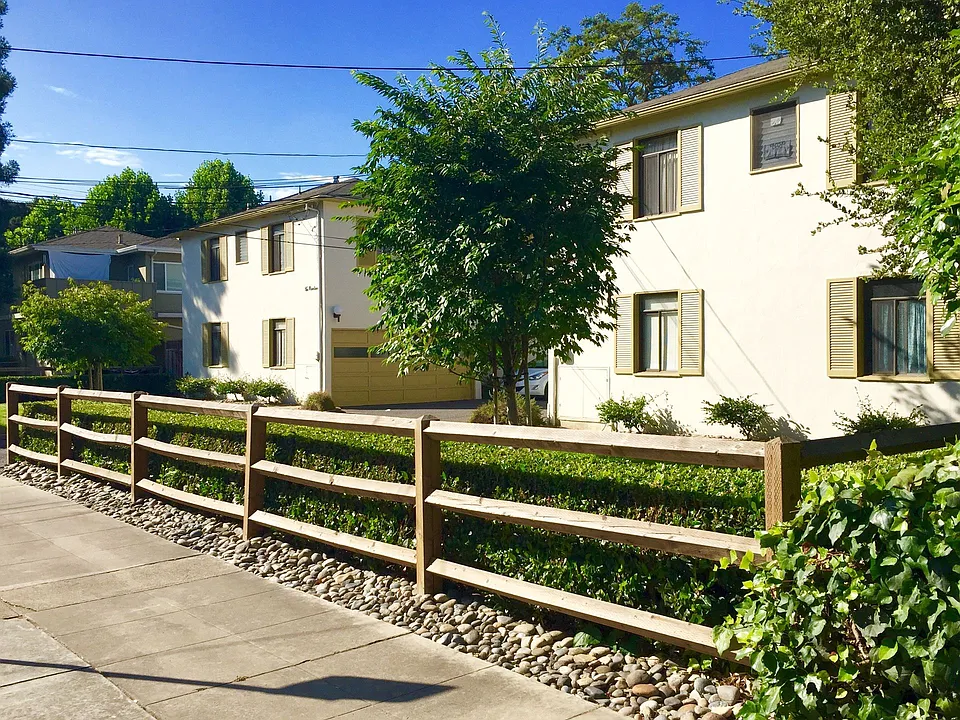 Laurel Oaks Apts