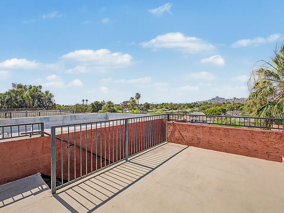 3434 E Avalon Dr