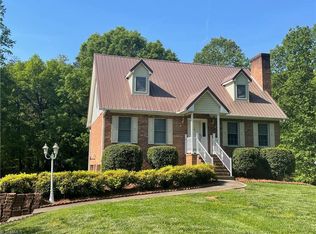 404 Summertree Ct, Winston Salem, NC 27127