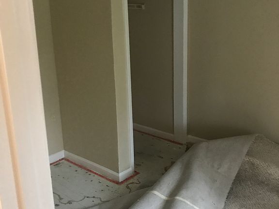 5th image of 558 Woodrow Ave