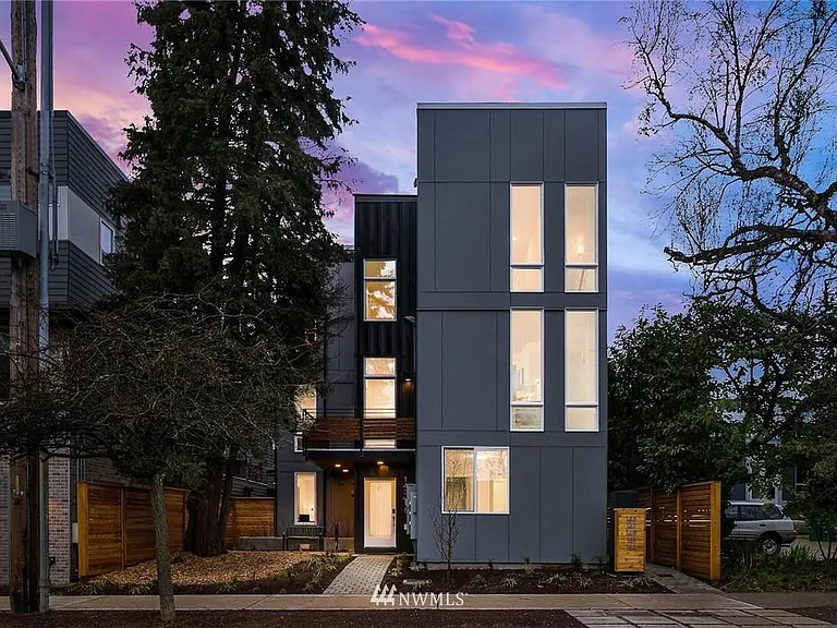 151 22nd Ave — Photo 1