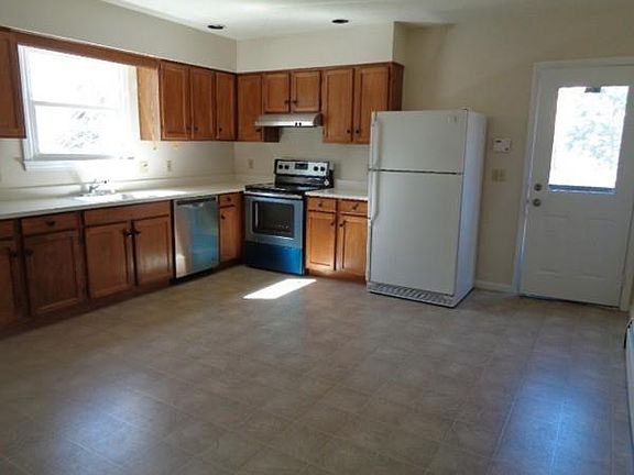 5th image of 12 Farmington Ave