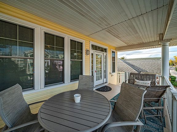 5th image of 806 2nd St #1