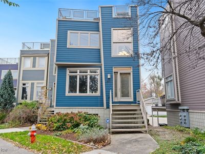 627 University Rd, Cleveland, OH, 44113