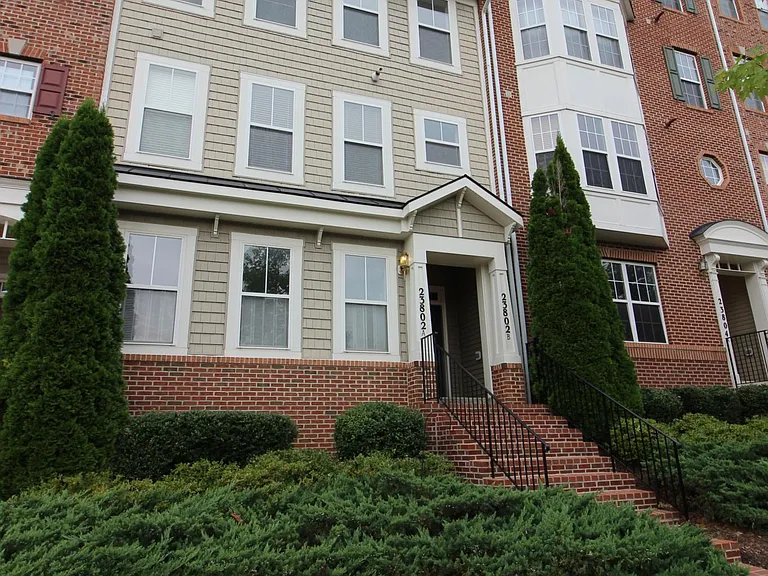 23802 Catawba Hill Dr #B — Photo 1