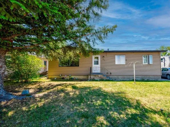 517 N 55th Ave W, Claresholm, AB T0L 0T0