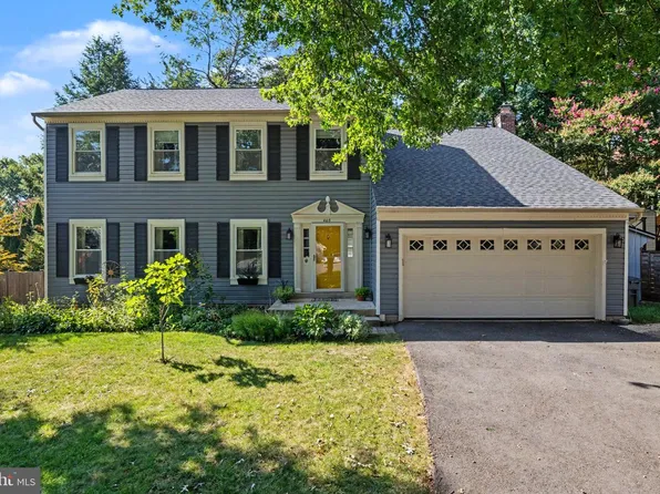 405 Madison Forest Dr, Herndon, VA 20170