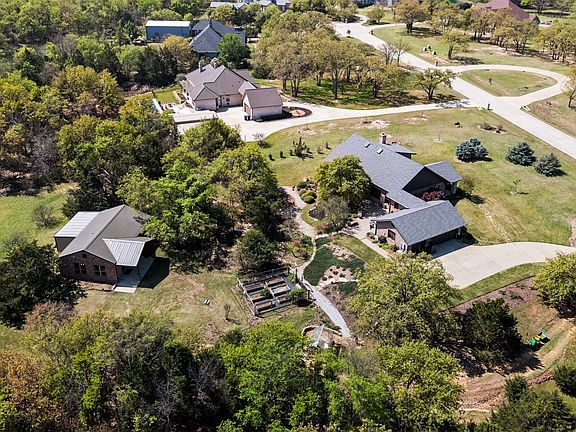 3rd image of 7430 Dawn Ave