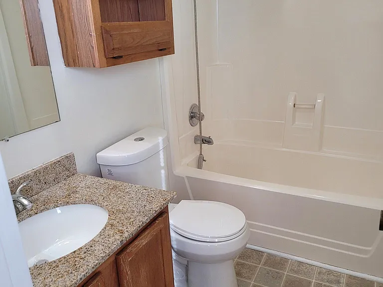 255 Mayflower Ln N — Photo 6