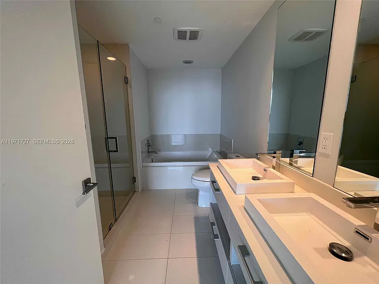 45 SW 9th St #3703 — Photo 29